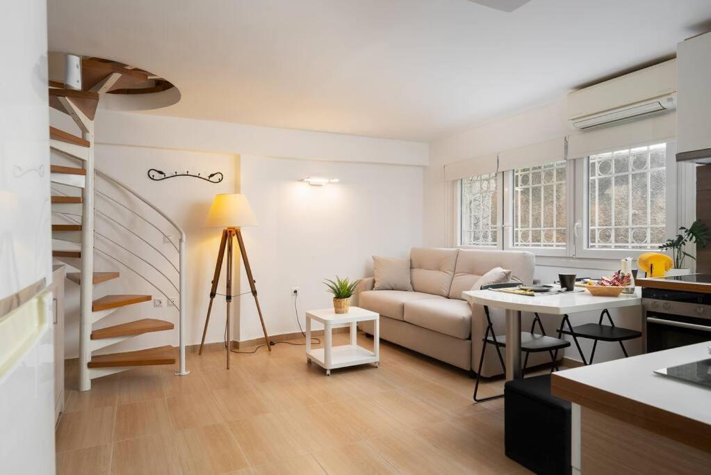Modern Two Level Apartment In The Heart Of Atenas Exterior foto